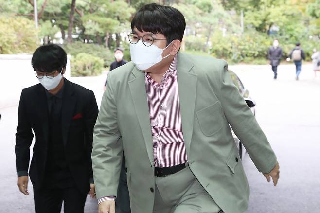 방시혁 빅히트 엔터테인먼트 대표가 15일 오전 서울 여의도 한국거래소에서 열린 빅히트 엔터테인먼트 상장기념식에 참석하고 있다. [연합]