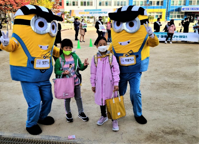 ▲15일 안동 송현 초등학교에서 실시한 ‘행복한 학교 만들기 캠페인’ ⓒ프레시안(박종근)