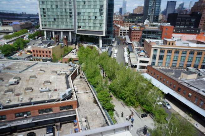 낡은 뉴욕에 생명력을 불어넣고 있는 하이라인.