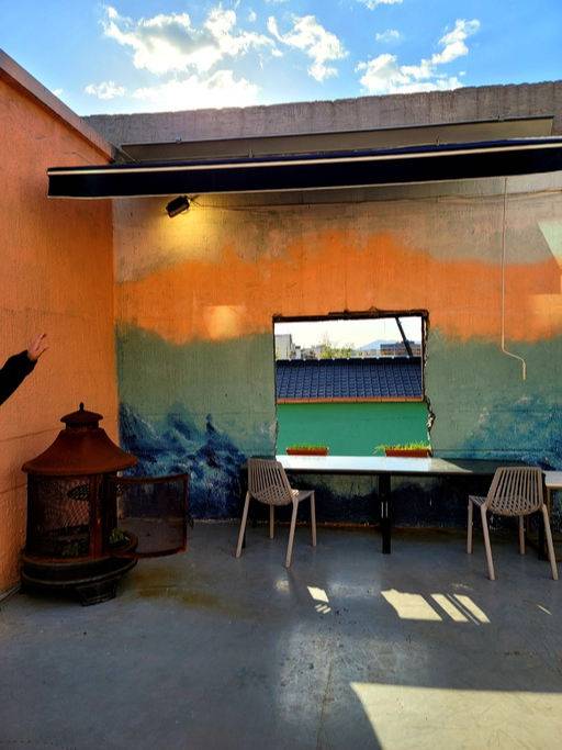 꽃자리다방 2층