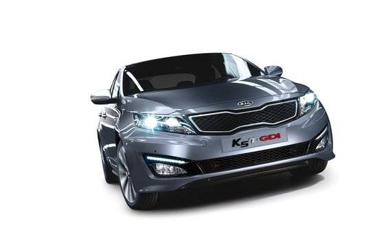 기아차 k5. 기아차는 세타2 엔진을 장착한 K5 등 차량 품질비용으로 3분기 실적에 1조2600억원의 충당금을 반영한다고 19일 공시했다. 사진 기아차