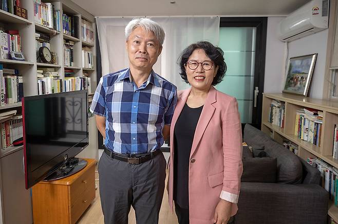 ⓒ시사IN 조남진박경옥(오른쪽)·강찬영 부부. 박경옥씨는 퇴직 이후의 삶을 유목 생활에 비유했다.
