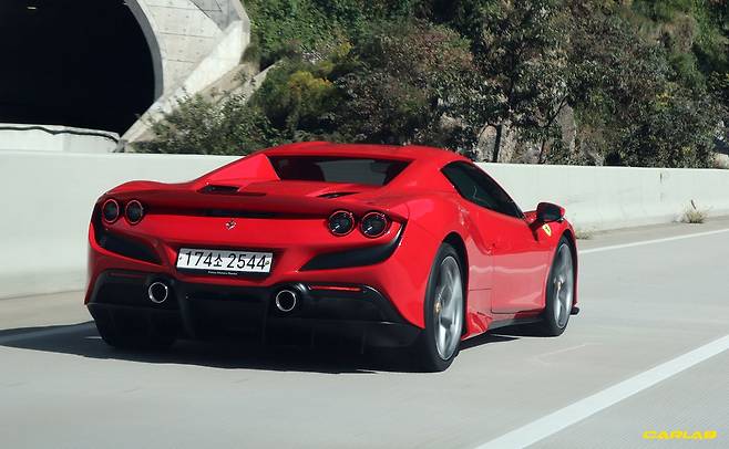 F8 스파이더의 뒤태