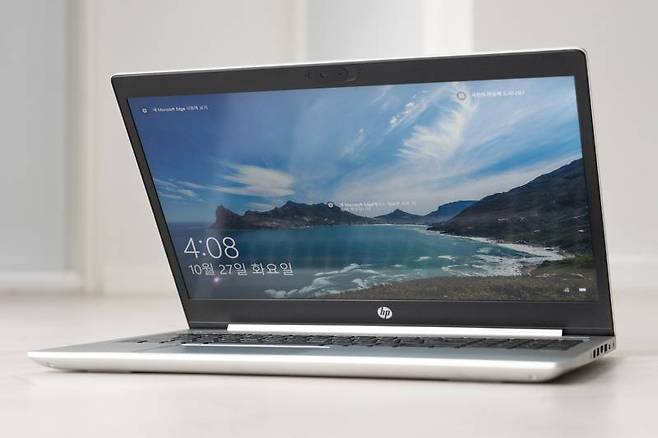 HP 프로북 455 G7 15.6인치 IPS 패널과 AMD 프로세서 기반의 사무용 노트북이다. 출처=IT동아