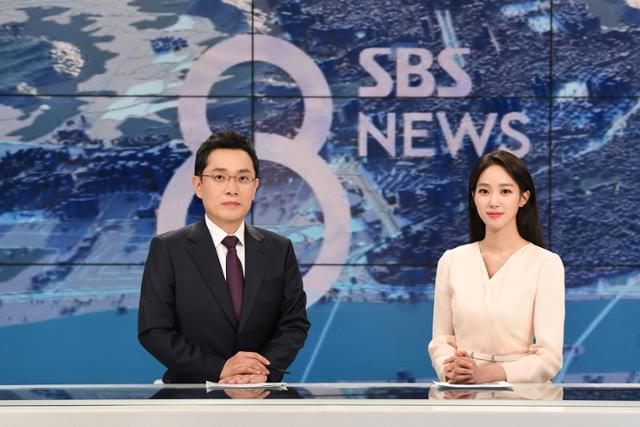김용태 기자, 주시은 아나운서가 새로운 SBS '8뉴스' 주말 앵커로 함께한다. SBS 제공
