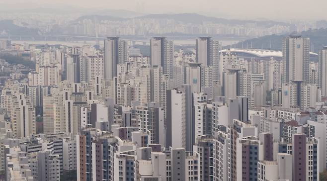 사진은 지난 21일 서울 서대문구와 마포구 일대의 아파트 모습. [연합]
