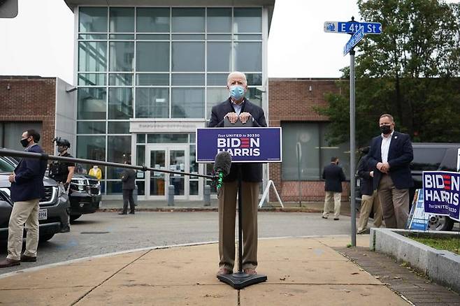 현지시간 26일 펜실베이니아 주 체스터 지역에 깜짝 등장한 민주당 조 바이든 후보