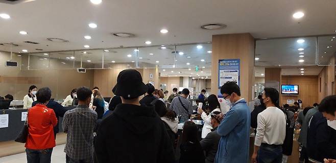 붐비는 검진센터 [독자 제공. 재판매 및 DB금지]