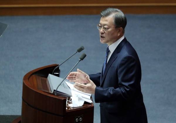 국회에서 2021년도 예산안 시정연설을 하는 문재인 대통령. 연합뉴스