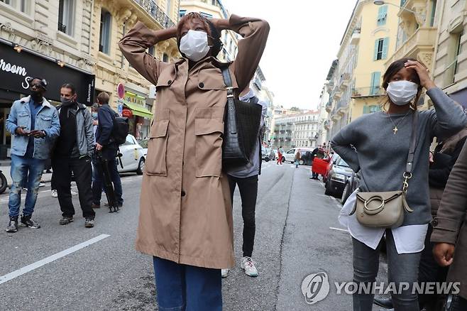 충격에 빠진 프랑스 시민들[AFP=연합뉴스]