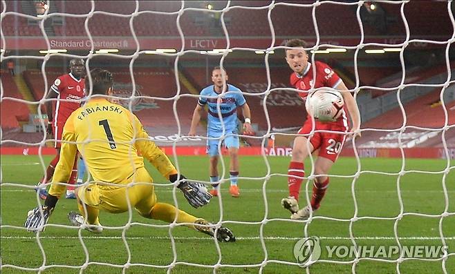 역전 결승골을 터트리는 리버풀의 디에구 조타 (EPA=연합뉴스)