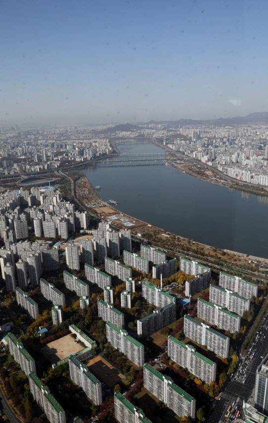 가격 오르고 전·월세 사라지고

정부가 새 주택임대차보호법을 시행한 지 3개월이 지났지만 전·월세 물건은 없고 가격만 오르고 있다. 



연합뉴스