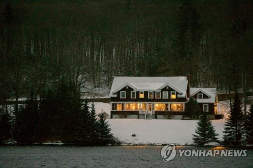 미국에서 첫 투표 진행된 딕스빌 노치 투표소 건물 [AFP=연합뉴스]