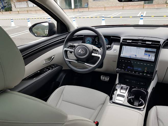 디 올 뉴 투싼 운전석