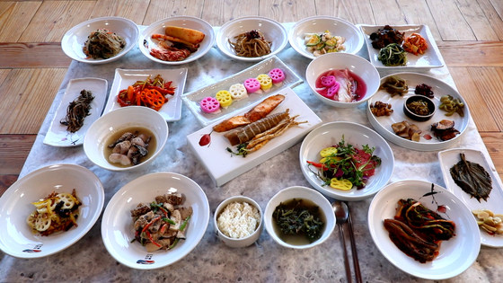 A tabletop filled with vegetables cooked using recipes from nearby temples in Sunchoen, South Jeolla, home to Seonam Temple, one of the Sansa (Korean Buddhist mountain temples) registered as a Unesco World Heritage site. [LIETTO]
