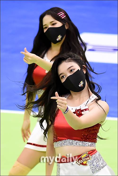 ▲ 치어리더 '하트 드려요'