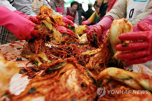 김장 담그기 [연합뉴스 자료사진]