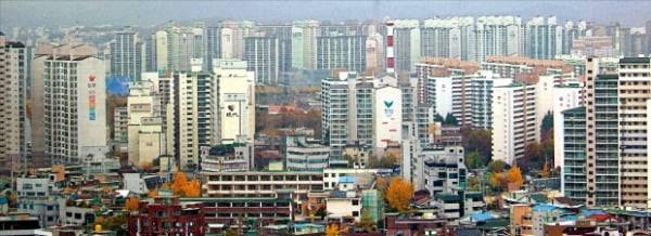 지난 7월 말 새 임대차보호법 시행 이후 수도권 전셋값이 급등하면서 매매가격과 차이를 좁히고 있다. 서울 노원구 상계동의 아파트 단지.  한경DB