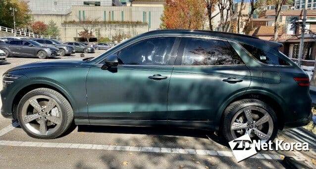 제네시스 GV70 측면