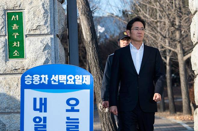 ⓒ시사IN 신선영2018년 2월5일 항소심 선고공판으로 석방된 이재용 삼성전자 부회장이 서울구치소를 나서고 있다.