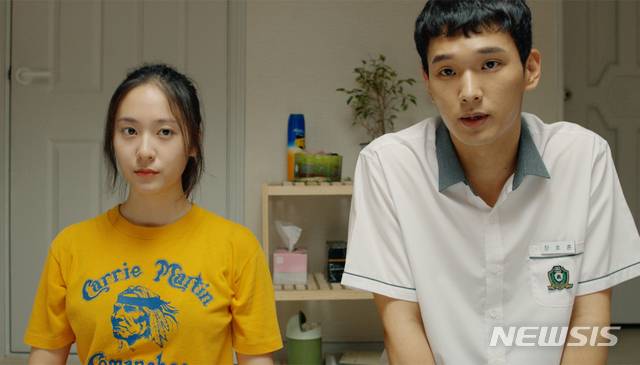 [서울=뉴시스] 영화 '애비규환' 스틸. (사진=리틀빅픽처스 제공)