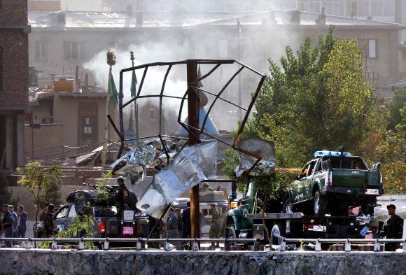 카불 연쇄 폭탄테러로 24명 숨지고 91명 부상. - 아프가니스탄의 수도 카불에서 5일(현지시간) 무장조직 탈레반에 의한 2건의 연쇄 폭탄테러가 발생해 적어도 24명이 숨지고 91명이 다쳤다. 2016-09-06 사진=EPA 연합뉴스