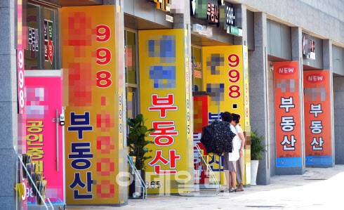 세종시 부동산 시장이 요동치면서 전국에서 세종지역 부동산중개업소에 문의가 빗발치고 있다. 사진=박진환 기자