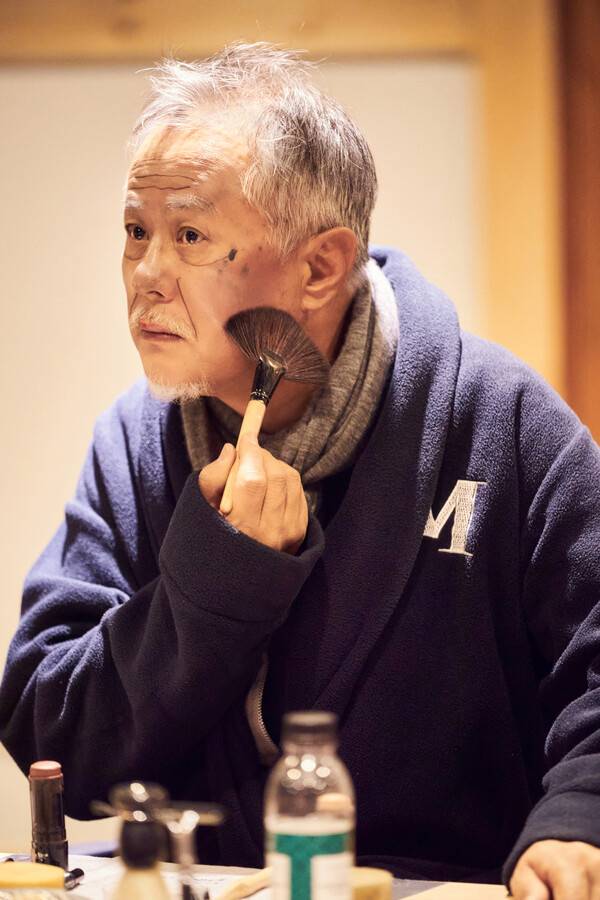 연극 <더 드레서> 공연 연습을 하고 있는 송승환. 사진 정동극장 제공