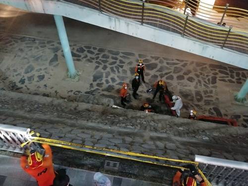 통째로 떨어진 폭 3ｍ 보행로 난간 [부산경찰청 제공. 재판매 및 DB 금지]