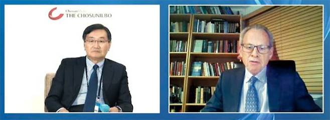 11일 열린 조선일보 주최 ‘제11회 아시안리더십콘퍼런스(ALC)’에서 국제경제 석학 로버트 배로(오른쪽) 미국 하버드대 교수와 전광우 세계경제연구원 이사장이 대담을 가졌다. 배로 교수는 “중국이 국내총생산(GDP)에서 미국을 추월하더라도 초강대국 지위를 뺏어오지는 못할 것”이라고 단언했다.