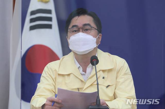 [서울=뉴시스] 김진아 = 김종민 더불어민주당 최고위원이 25일 오전 서울 여의도 국회에서 열린 최고위원회의에서 발언을 하고 있다.  (공동취재사진) 2020.09.25.  photo@newsis.com
