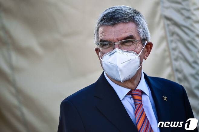 마스크를 착용한 토마스 바흐 국제올림픽위원회(IOC) 위원장 © AFP=뉴스1