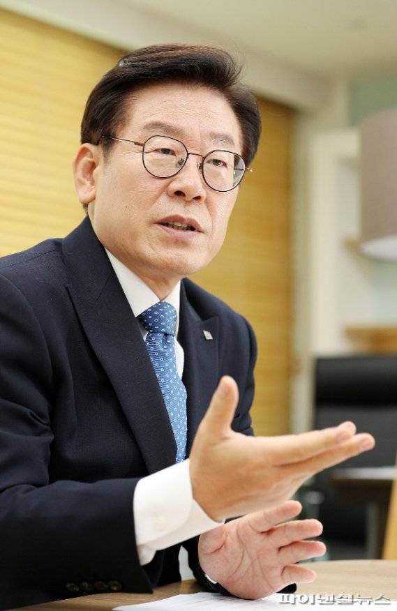 이재명표 수술실CCTV 민간병원 지원사업 대상으로 선정된 병원이 실제 운영을 시작했다. 이 지사는 도를 넘어 전국 병원에 수술실CCTV가 설치돼야 한다는 의견을 피력했다. fnDB