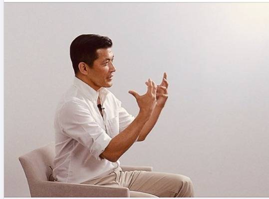 홍정욱 전 의원이 16일부터 매주 한차례 에세이를 통해 자신의 이야기를 들려주겠다고 밝혀 관심을 끌고 있다. (페이스북 갈무리) © 뉴스1