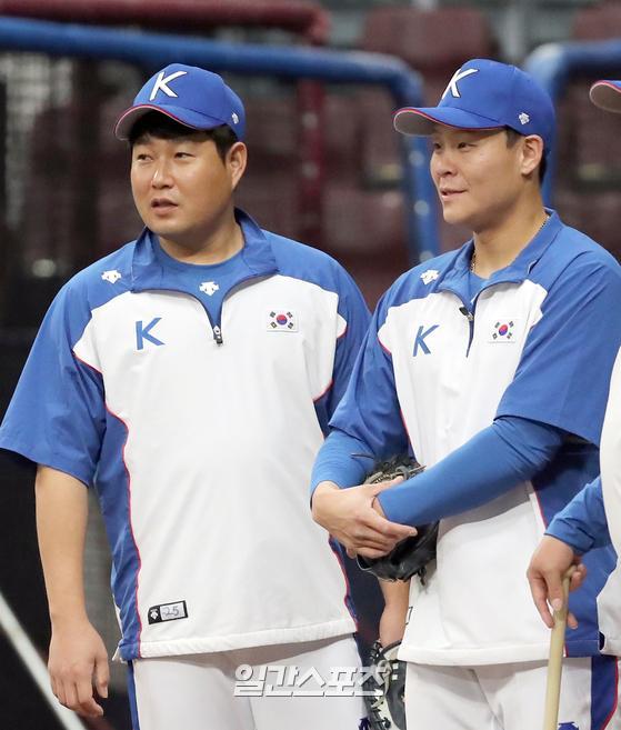 지난 2019 WBSC 프리미어12 야구대표팀 훈련 당시 양의지와 박세혁의 모습
