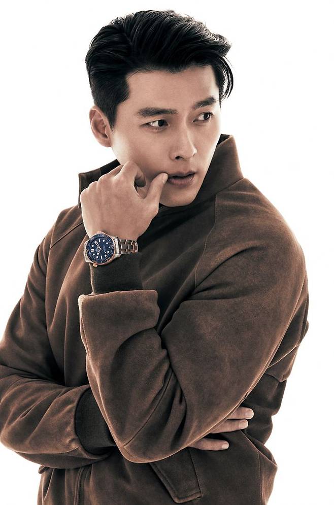 한국 최초로 오메가 글로벌 앰버서더가 된 배우 현빈. 현빈이 사진에서 착용한 제품은 씨마스터 다이버 300M 코-액시얼 마스터 크로노미터 42MM. / 오메가 제공