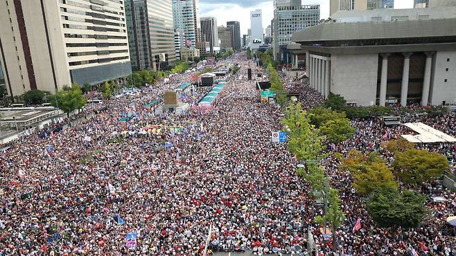 2019년 10월 3일 서울 광화문 세종대로일대에서 열린 조국 법무부장관 사퇴 및 정권퇴진 촉구 집회. /조선일보 DB