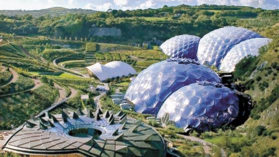 자연을 닮은 인공생태계 구축이 현대 건축계의 주요 흐름으로 떠올랐다. 영국 건축가 그림쇼의 에덴 프로젝트. 황폐한 채석장을 식물원으로 만들었다. [사진 각 건축사무소]