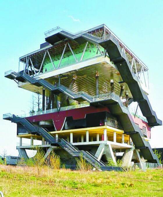 2000년 독일 하노버 엑스포에서 공개된 네덜란드관. 자국의 자연환경을 끌어들였다. [사진 각 건축사무소]