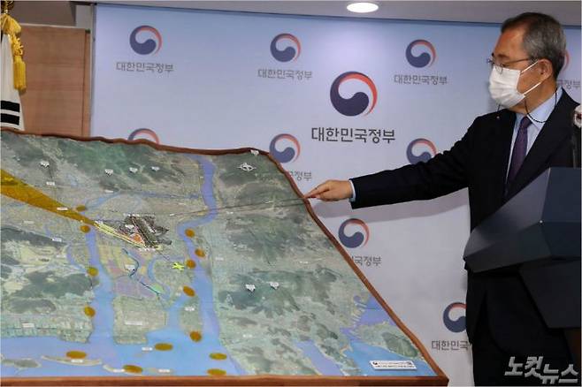 김수삼 국무총리실 산하 김해신공항 검증위원장이 지난 17일 오후 서울 종로구 정부서울청사에서 검증결과를 발표하고 있다. (사진=박종민 기자)