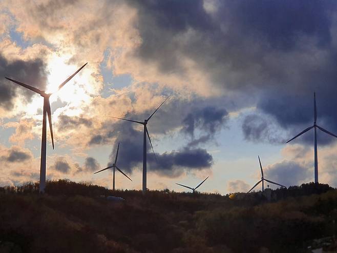 Wind turbines installed at Yeongdeok Wind Farm are in operation. (Kim Byung-wook/The Korea Herald)