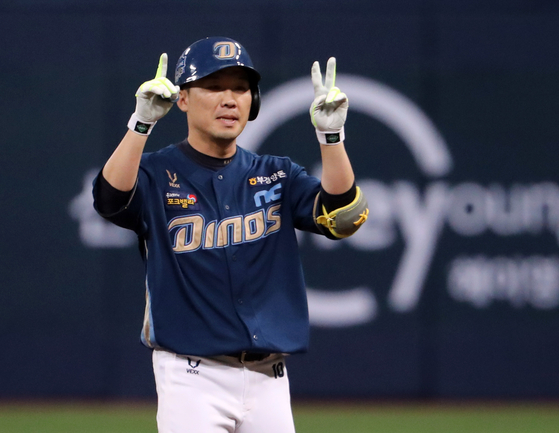 Chi Seok-hoon celebrates after scoring his first-ever RBI during Game 4 of the Korean Series against the Doosan Bears at Gocheok Sky Dome in western Seoul on Saturday. [YONHAP]