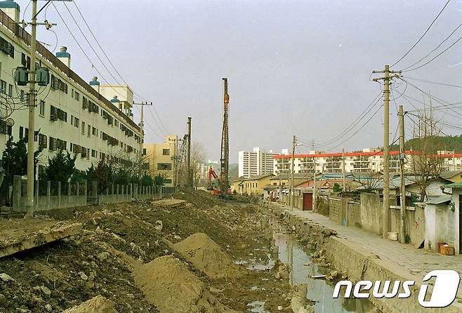 1990년 대 복개전 학산천 모습. (뉴스1자료)© 뉴스1