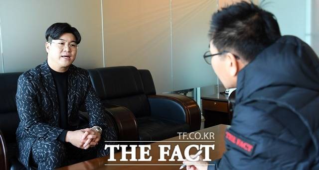 2008년 '구윤'이란 예명으로 데뷔한 뒤 2010년 '뿐이고'를 히트시키며 '본명 박구윤'을 되찾았다. 아버지는 작곡가 박현진이다. 스페셜인터뷰는 지난 20일 서울 상암동 <더팩트> 사옥에서 2시간동안 진행됐다. /임영무 기자