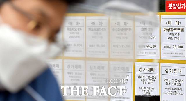 지난해 대비 급등한 종부세 고지서가 발송되면서 강남 아파트 매물이 풀리고 값이 떨어질지 관심이 모아진다. /이덕인 기자