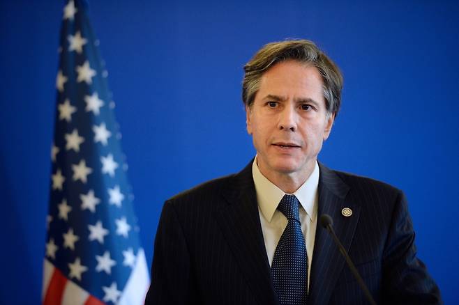 In this file photo, former US Deputy Secretary of State Antony J Blinken gives a joint press conference following a meeting with Foreign Affairs member of the anti-Islamic State coalition on June 2, 2015, in Paris. (AFP-Yonhap)