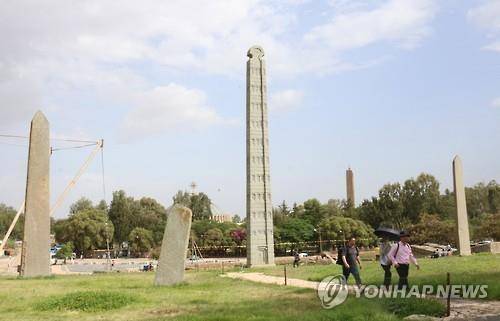 고대 악숨 왕국의 오벨리스크 (악숨[에티오피아]=연합뉴스) 김수진 특파원 = 지난 2016년 5월 28일 고대 악숨왕국의 오벨리스크가 하늘을 향해 우뚝 솟아 있다. 2016.6.2  gogogo@yna.co.kr