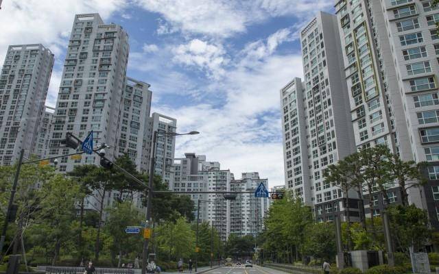 서울 강남권 신축 아파트는 평(3.3㎡)당 매매가격이 1억원까지 올랐다. 강남구 ‘래미안 대치 팰리스’ 전경. /조인원 기자
