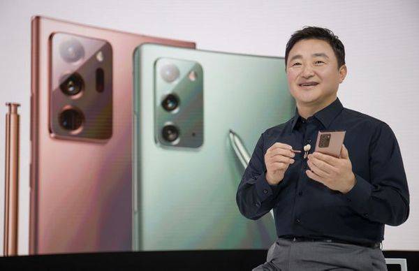 노태문 삼성전자 무선사업부장(사장)이 지난 8월 5일 온라인으로 진행된 ‘갤럭시 언팩 2020’에서 ‘갤럭시노트20 울트라’를 소개하고 있다.ⓒ삼성전자