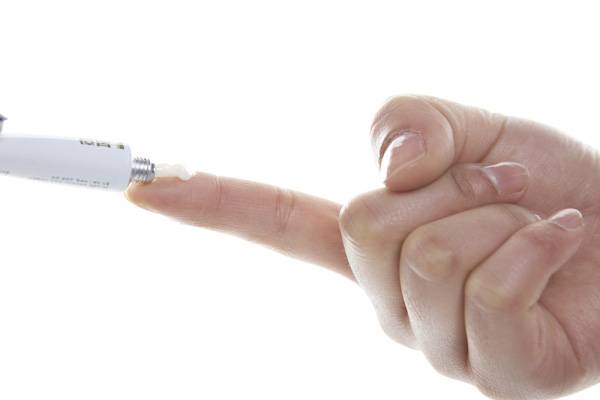 바르는 약은 전문의의 지시에 따라 사용 기간, 양, 횟수를 정확히 지켜야 한다./사진=클립아트코리아